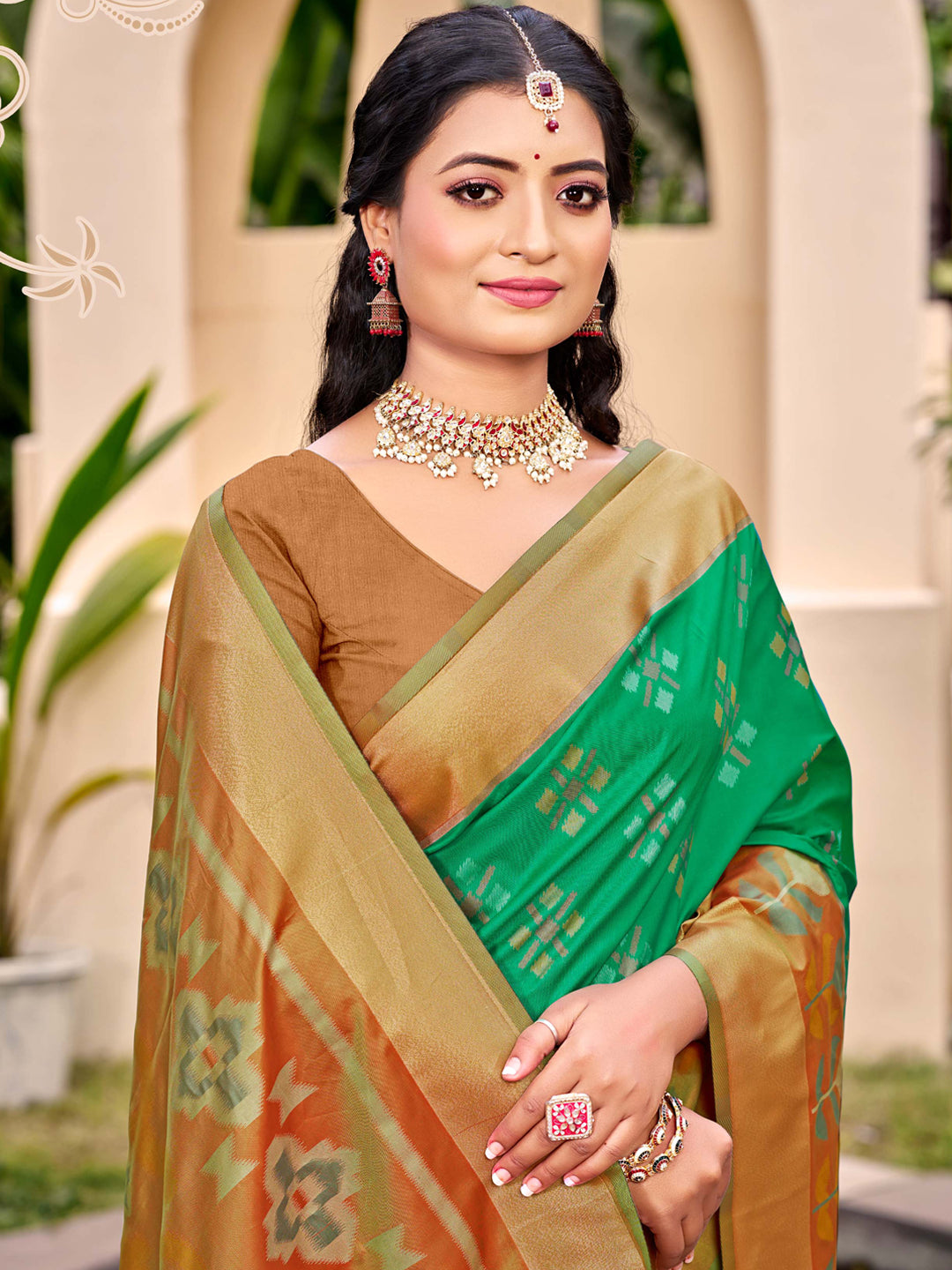 Sutriti Exquisite Green & Brown Pochampalli Soft Silk Saree with Grand Ikat Woven Pallu – Perfect for Weddings, Festivals & Traditional Celebrations
