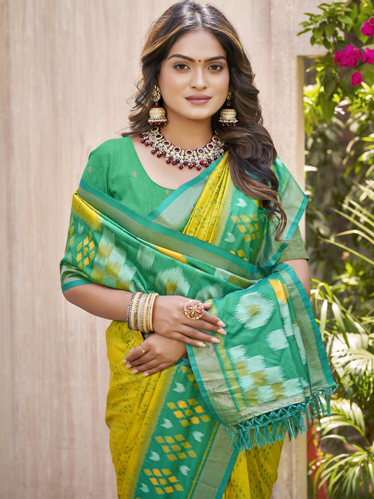 Sutriti Mustard Yellow & Green Pochampalli Soft Silk Saree with Traditional Ikat Woven Pallu – Perfect for Festive Celebrations & Wedding Occasions