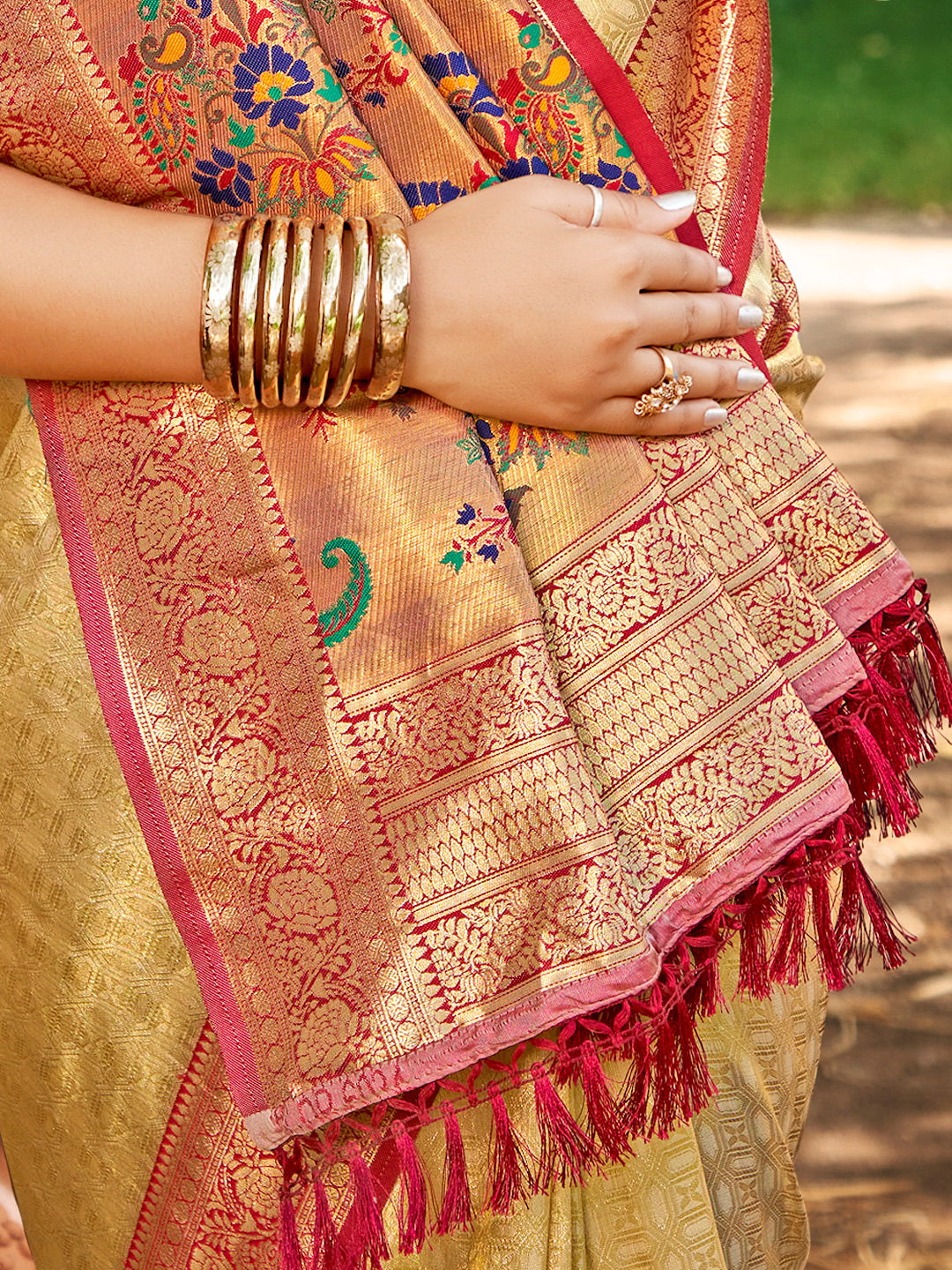 Sutriti Kanjivaram Silk Saree for Women Cream Wedding Wear with Red Blouse Rich Zari Woven Design Saree