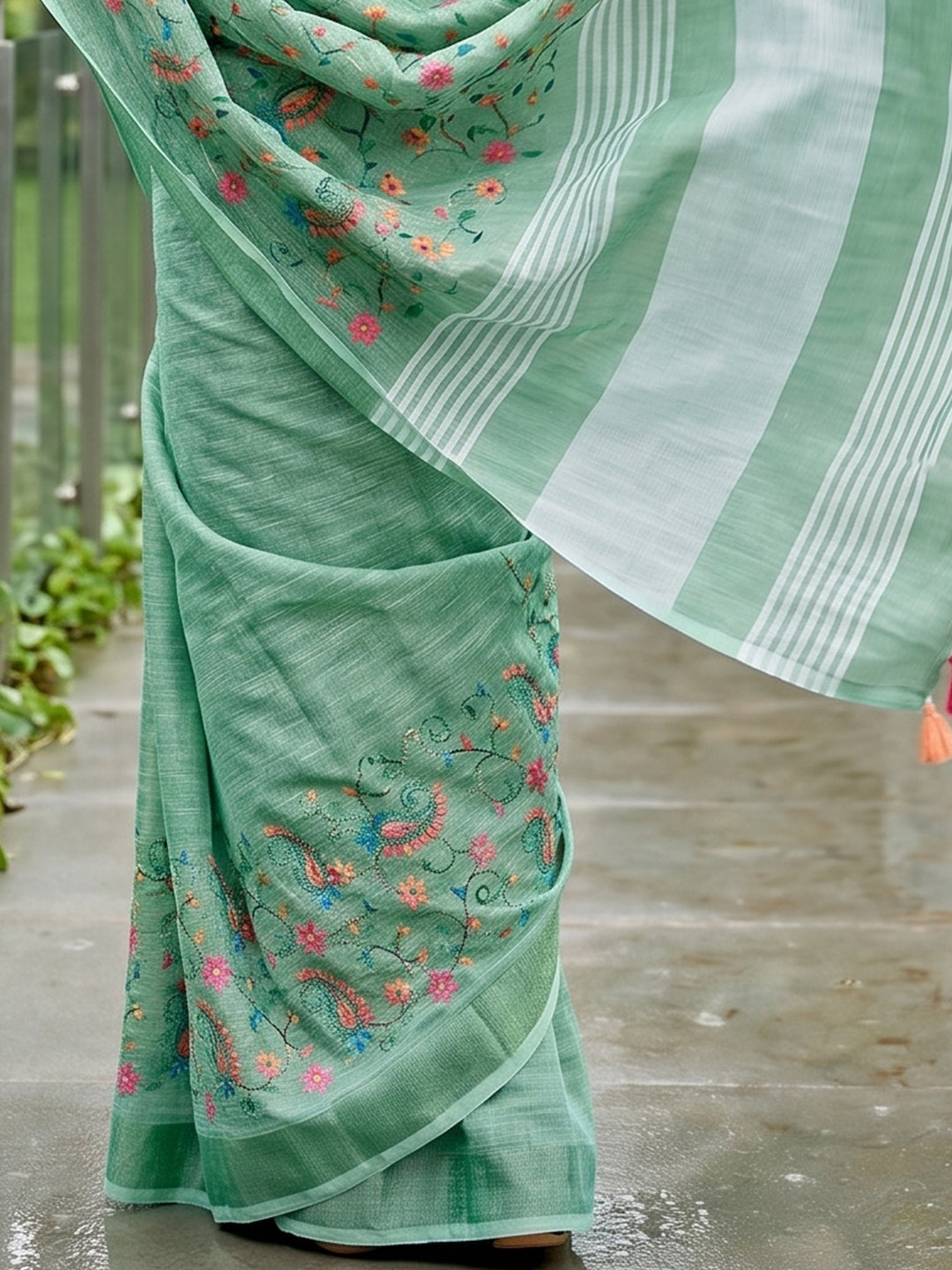 Sutriti Women Premium Linen Saree with Placement Embroidery and Tassel Pallu