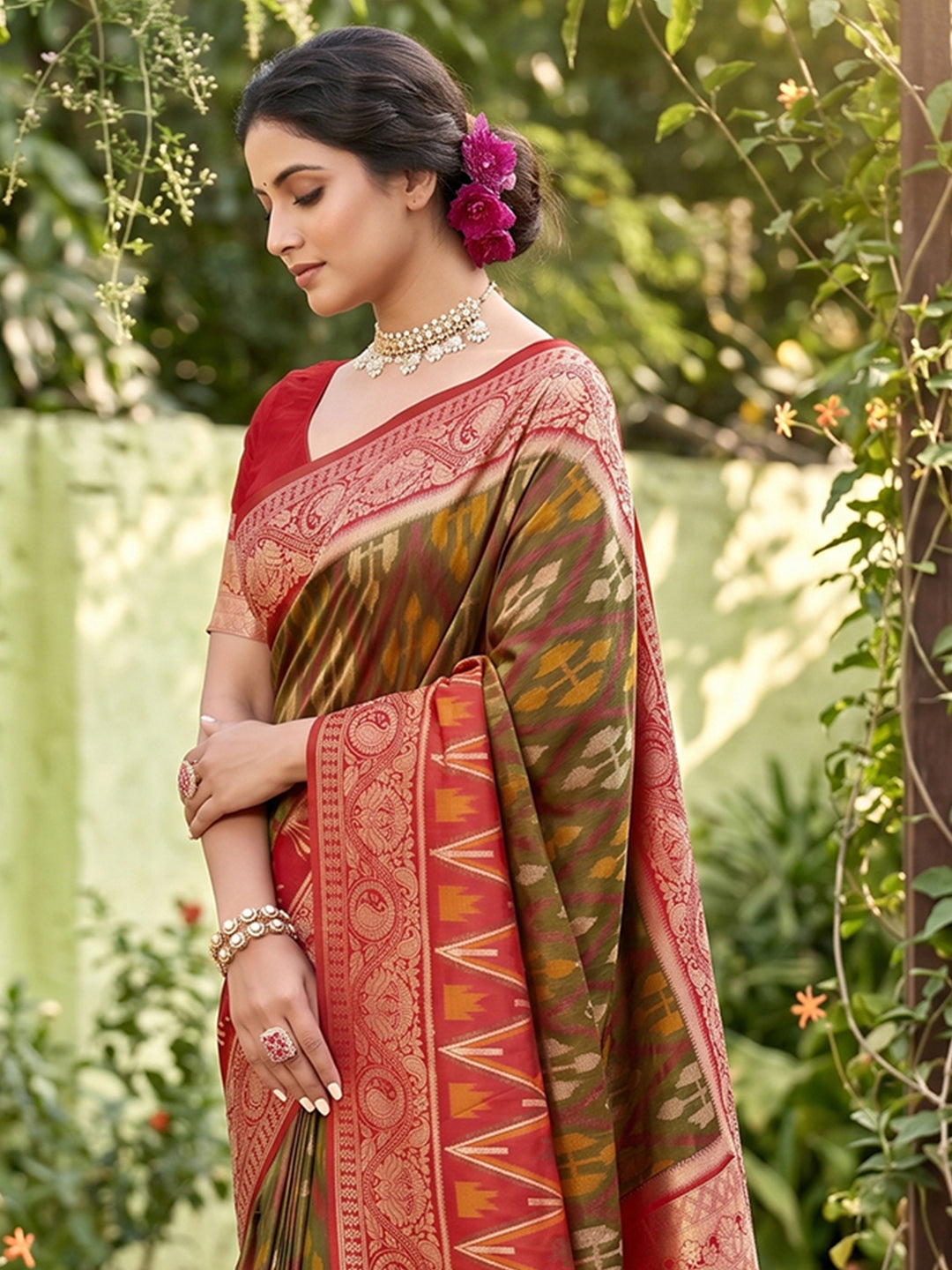 Sutriti Mhendi Green Pochampalli Silk Saree | Elegant Traditional Wedding & Festive Wear Saree