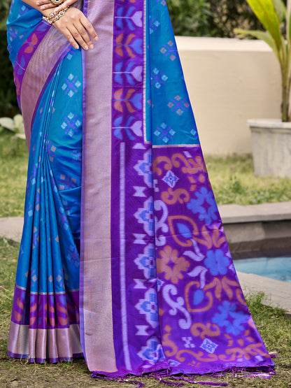 Sutriti Exquisite Blue & Violet Pochampalli Soft Silk Saree with Grand Ikat Woven Pallu – Perfect for Weddings, Festivals & Traditional Celebrations