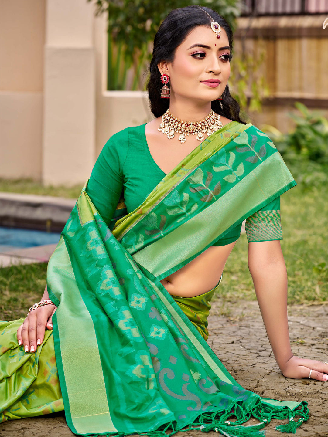 Sutriti Exquisite Light Green & Green Pochampalli Soft Silk Saree with Grand Ikat Woven Pallu – Perfect for Weddings, Festivals & Traditional Celebrations