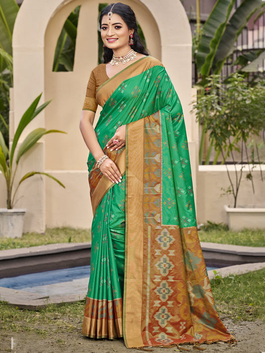 Sutriti Exquisite Green & Brown Pochampalli Soft Silk Saree with Grand Ikat Woven Pallu – Perfect for Weddings, Festivals & Traditional Celebrations