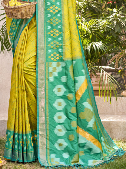 Sutriti Mustard Yellow & Green Pochampalli Soft Silk Saree with Traditional Ikat Woven Pallu – Perfect for Festive Celebrations & Wedding Occasions