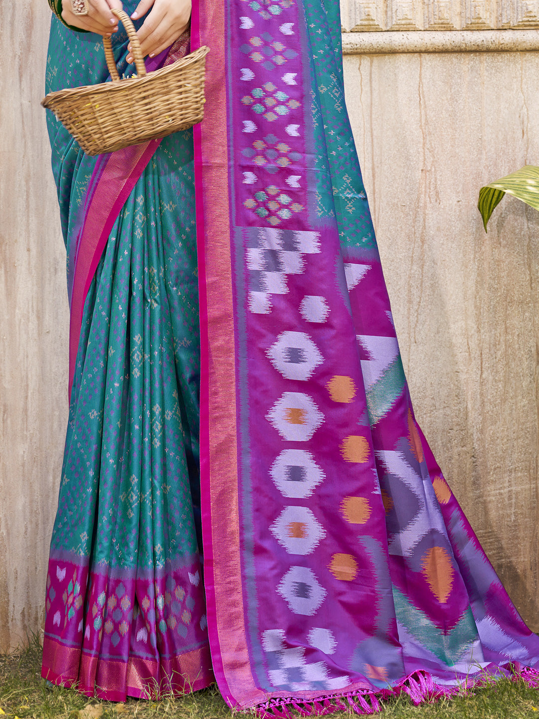 Sutriti Sea Green & Violet Pochampalli Soft Silk Saree with Traditional Ikat Woven Pallu – Perfect for Festive Celebrations & Wedding Occasions