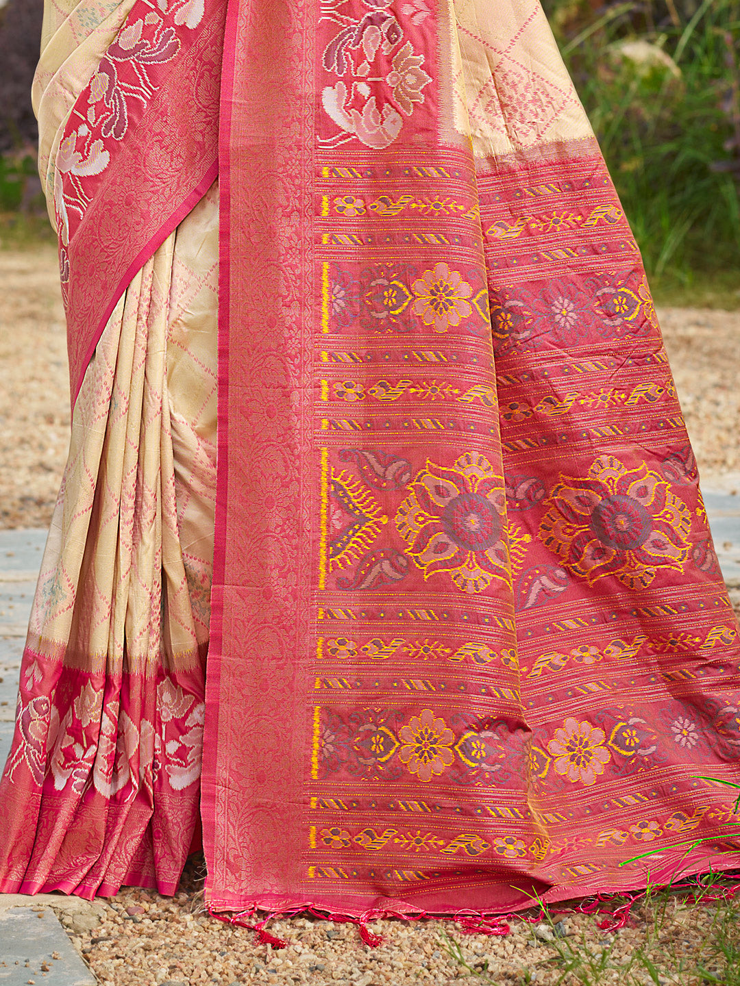 Sutriti Cream Pochampalli Silk Saree for Women | Wedding & Festive Wear Saree