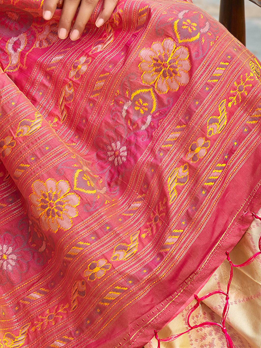 Sutriti Cream Pochampalli Silk Saree for Women | Wedding & Festive Wear Saree