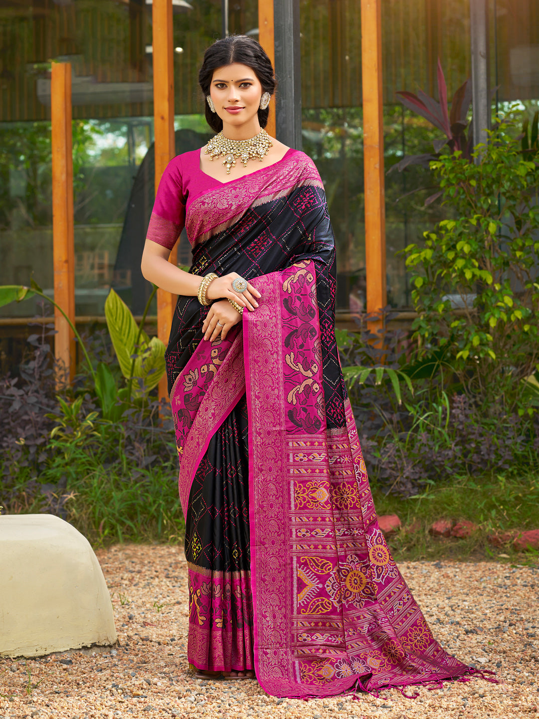 Sutriti Black Pochampalli Silk Saree for Women | Wedding & Festive Wear Saree