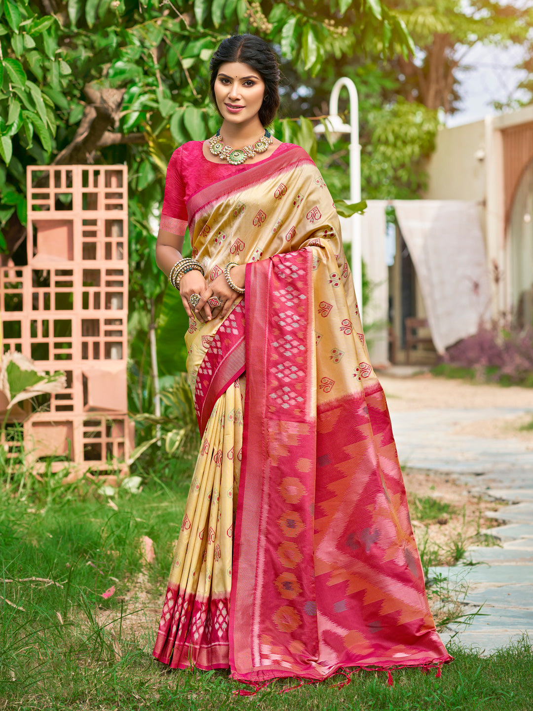 Sutriti Cream Pochampalli Silk Saree | Elegant Traditional Wedding & Festive Wear Saree