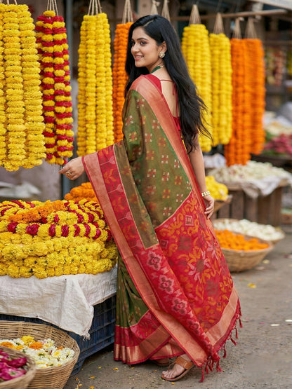 Sutriti Exquisite Brown & Red Pochampalli Soft Silk Saree with Grand Ikat Woven Pallu – Perfect for Weddings, Festivals & Traditional Celebrations