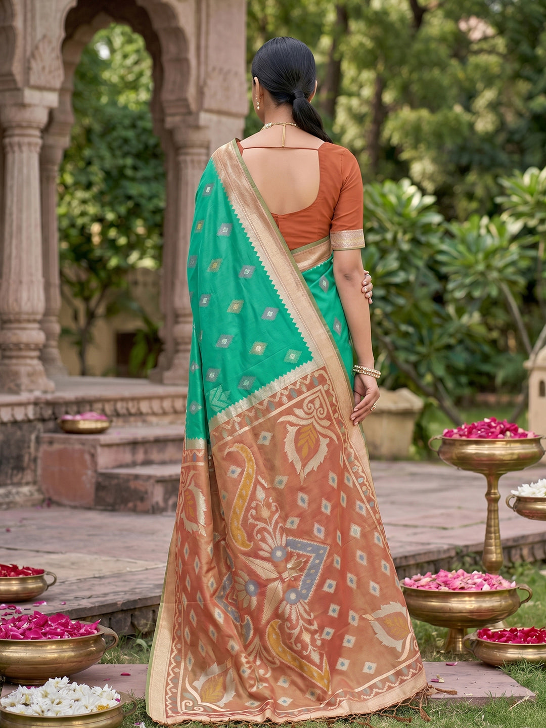 Sutriti Green Pochampalli Silk Saree | Elegant Traditional Wedding & Festive Wear Saree