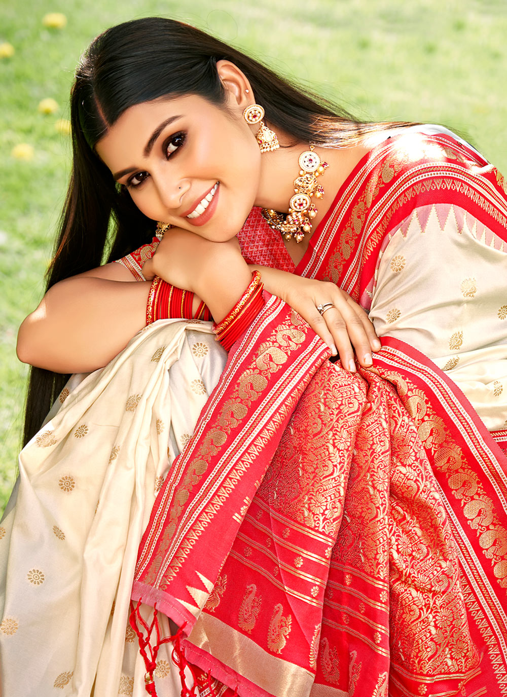 Sutriti Graceful Cream Banarasi Silk Saree with Golden Zari Woven Border & Floral Jaal – Wedding & Festive Wear