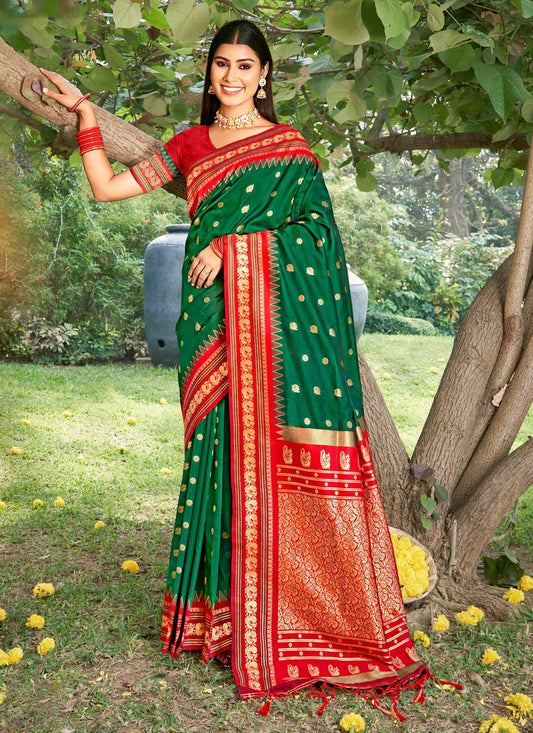 Sutriti Graceful Green Banarasi Silk Saree with Golden Zari Woven Border & Floral Jaal – Wedding & Festive Wear