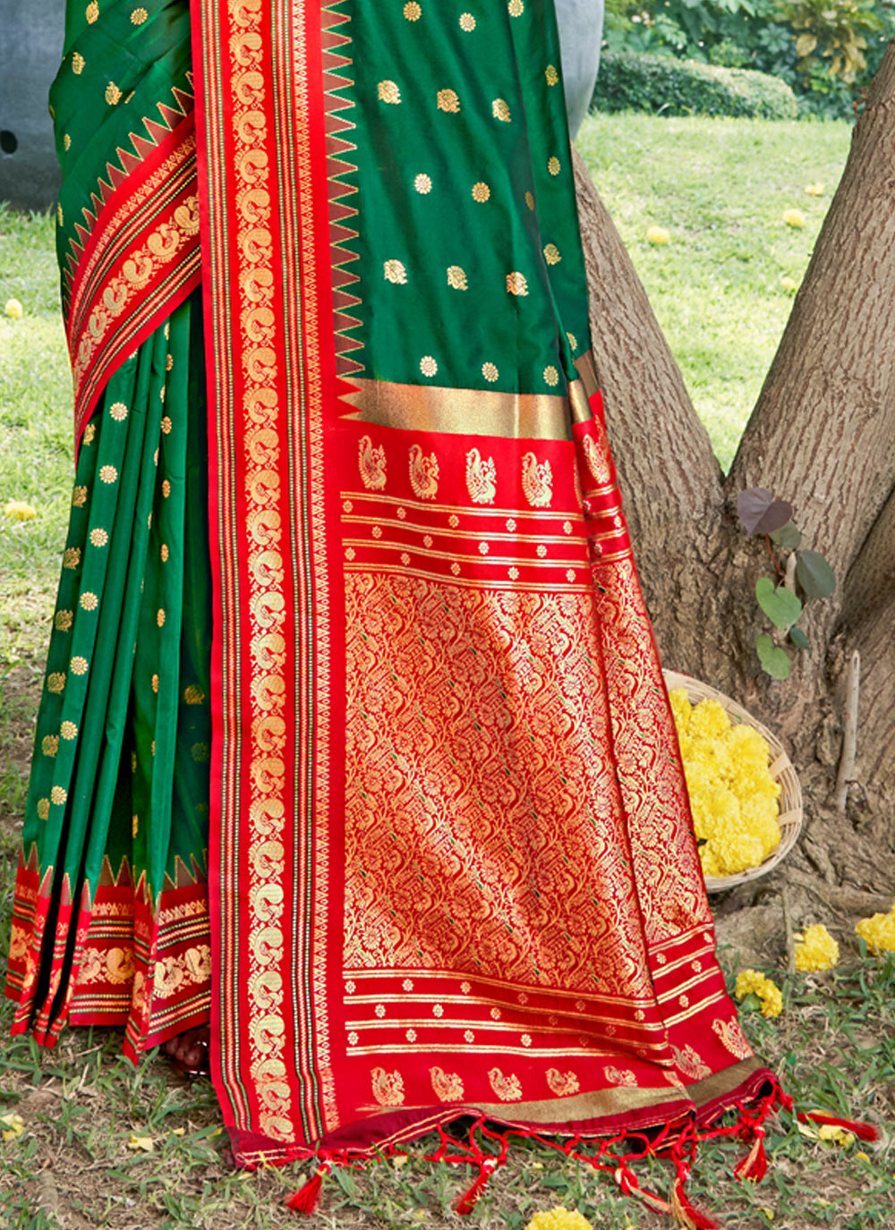 Sutriti Graceful Green Banarasi Silk Saree with Golden Zari Woven Border & Floral Jaal – Wedding & Festive Wear