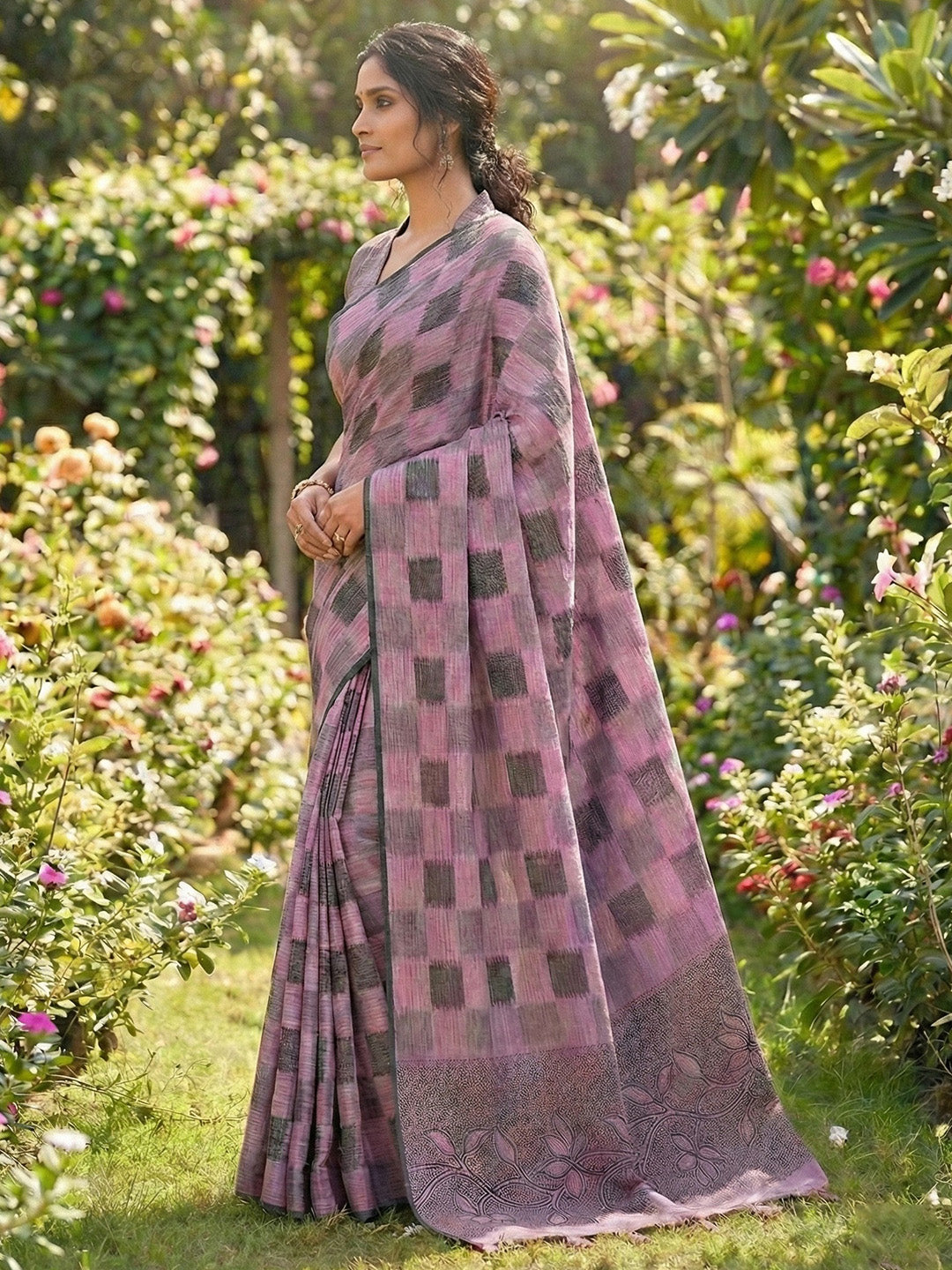 Sutriti Women Mauve & Black Checkered Linen Blend Saree with Floral Pallu