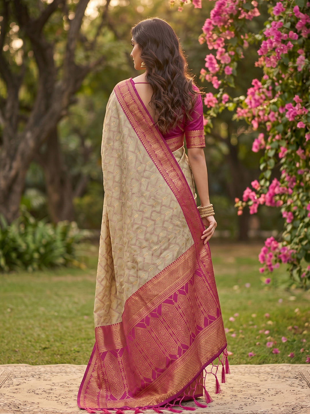 Sutriti Elegant Linen Saree with Pink Border - Premium Festive & Wedding Wear for Women