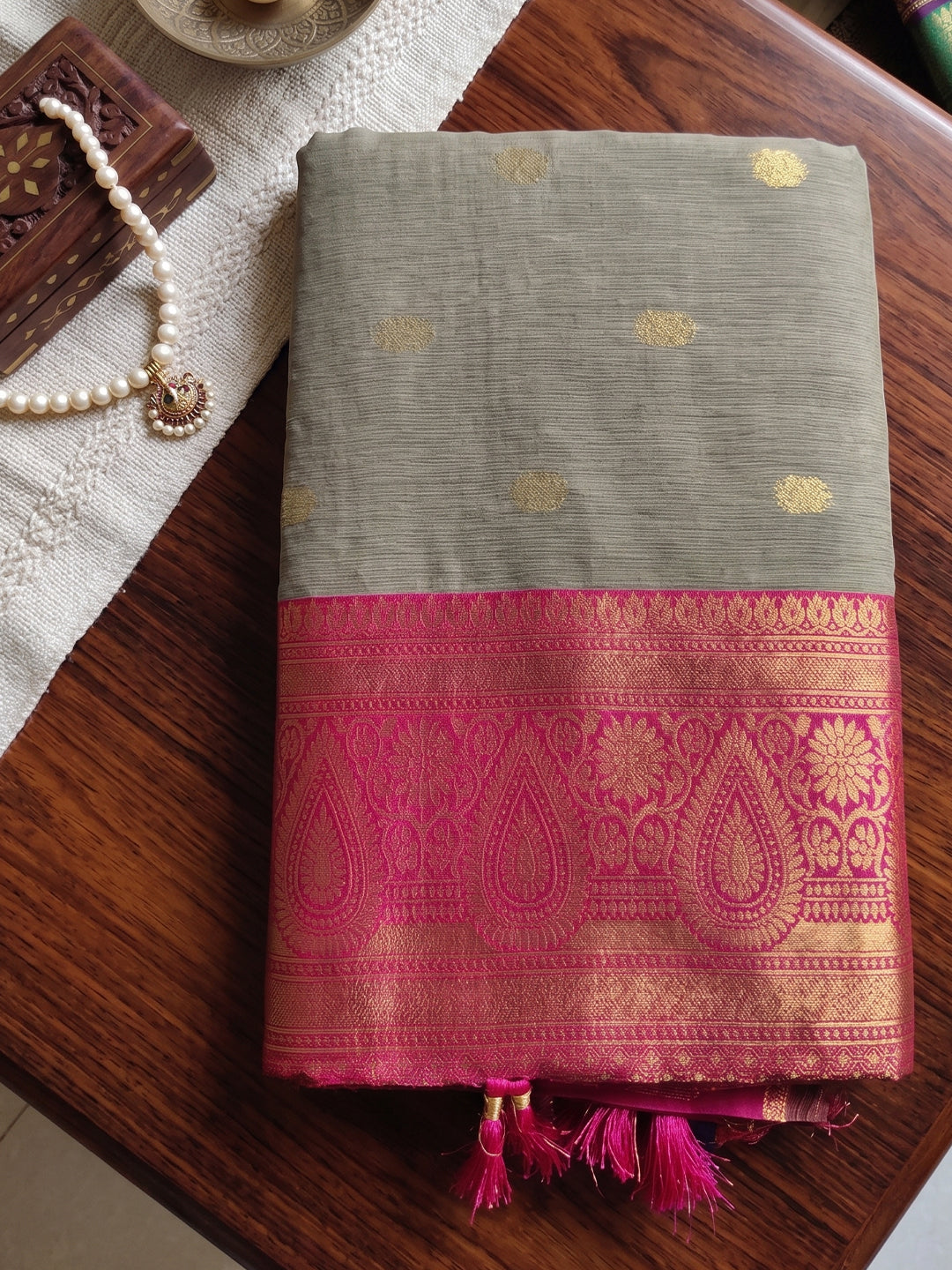 Sutriti Beige & Rani Pink Premium Cotton Saree For Women | Festive, Party & Ethnic Wear