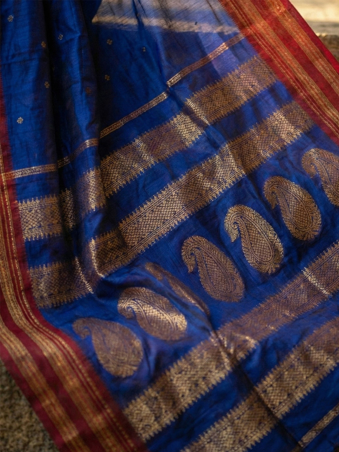 Royal blue woven zari border silk blend saree for women with butti design and blouse piece