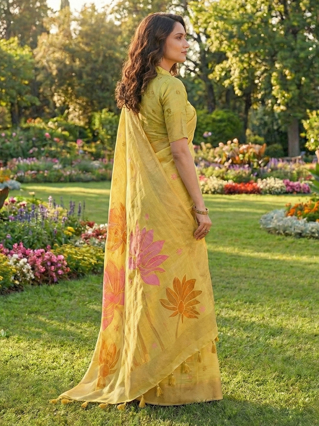 Sutriti Women Mustard Yellow & Pink Floral Printed Linen Silk Blend Saree