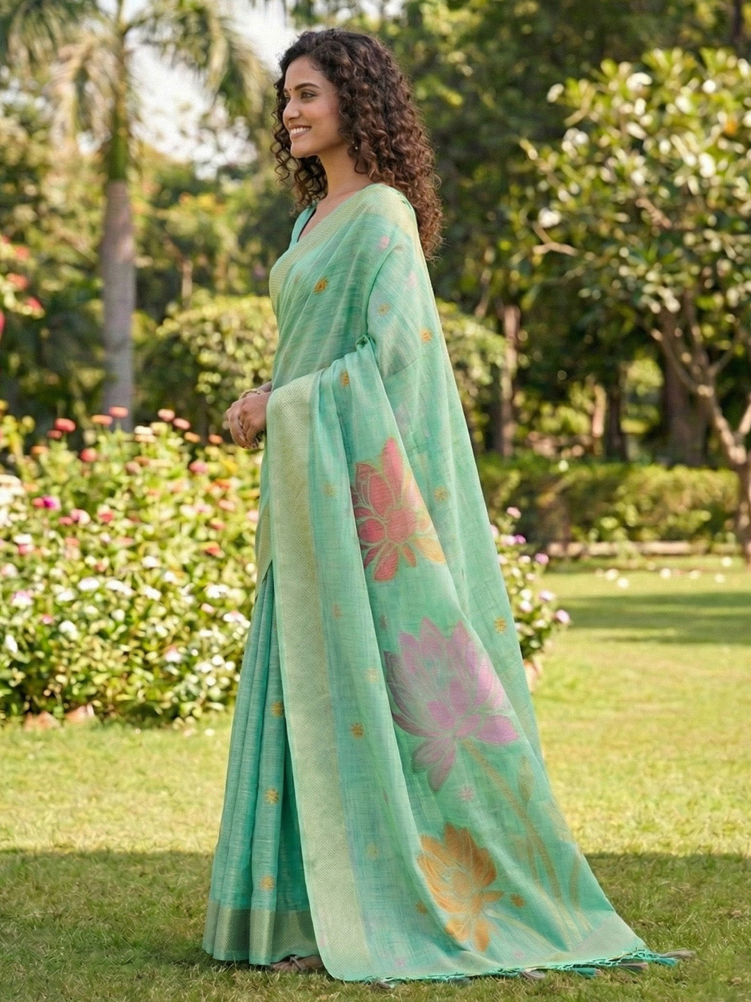 Sutriti Women Sea Green & Pink Floral Printed Linen Silk Blend Saree