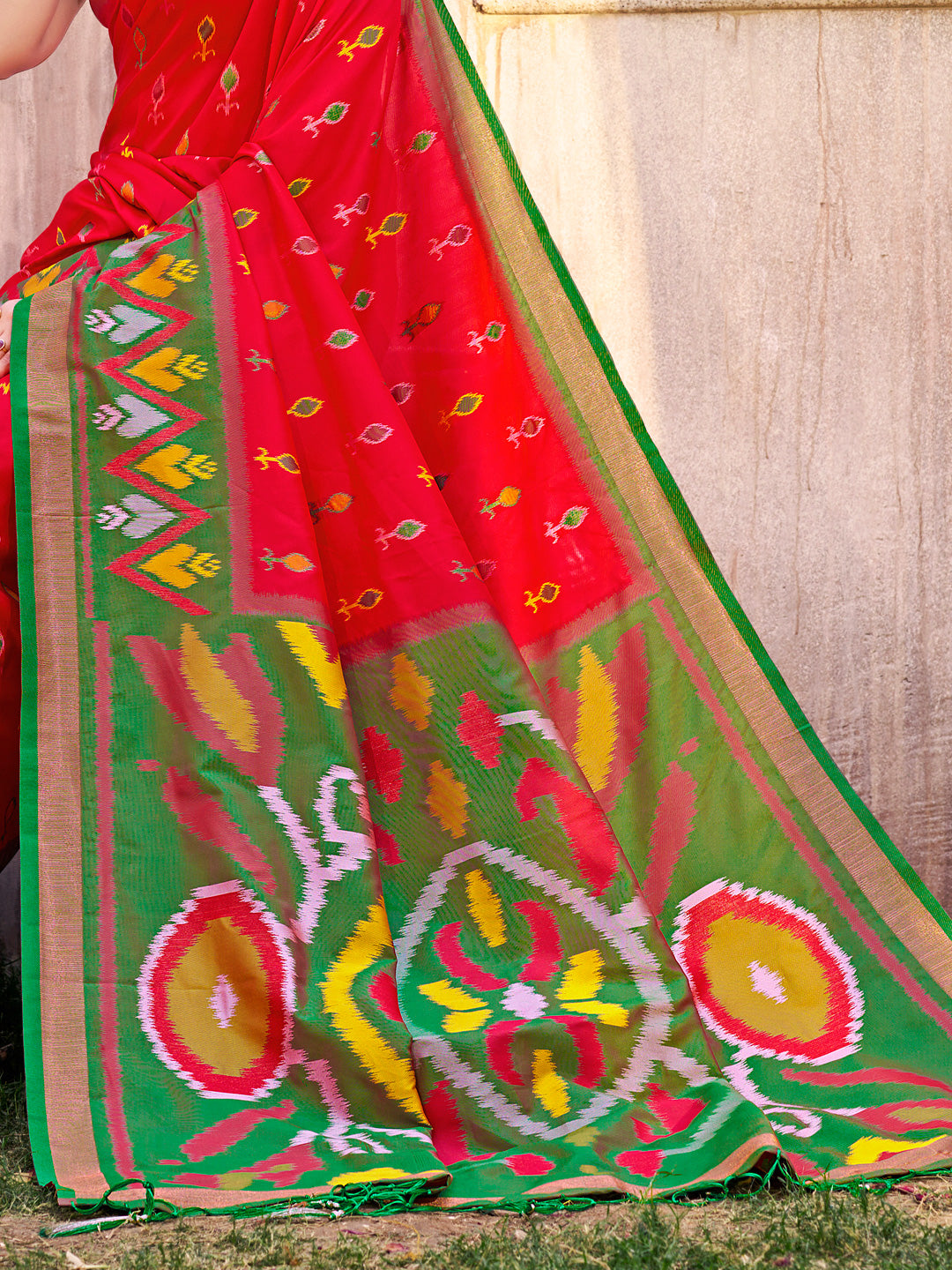 Sutriti Red Pochampalli Silk Saree | Elegant Traditional Wedding & Festive Wear Saree