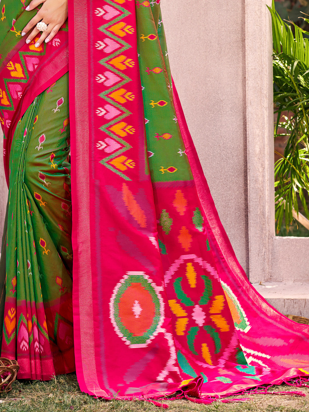 Sutriti Mehandi Green Pochampalli Silk Saree | Elegant Traditional Wedding & Festive Wear Saree