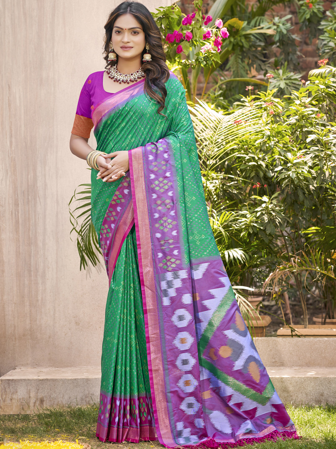 Sutriti Rama Green Pochampalli Soft Silk Saree with Traditional Ikat Woven Pallu – Perfect for Festive Celebrations & Wedding Occasions