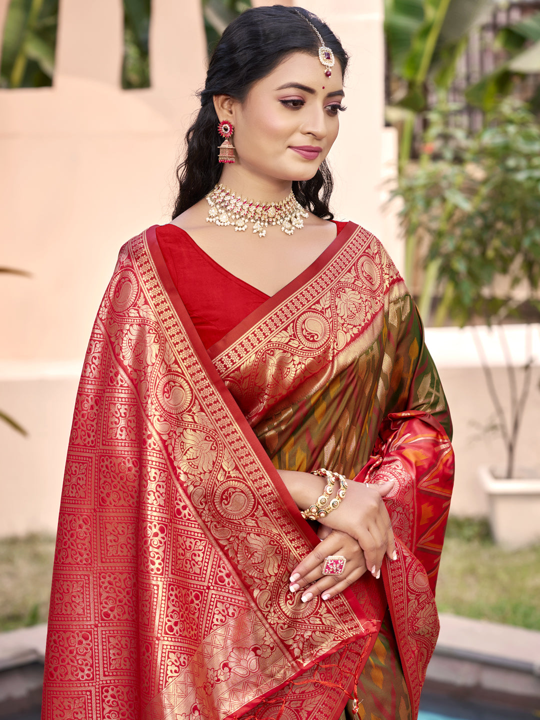 Sutriti Mhendi Green Pochampalli Silk Saree | Elegant Traditional Wedding & Festive Wear Saree