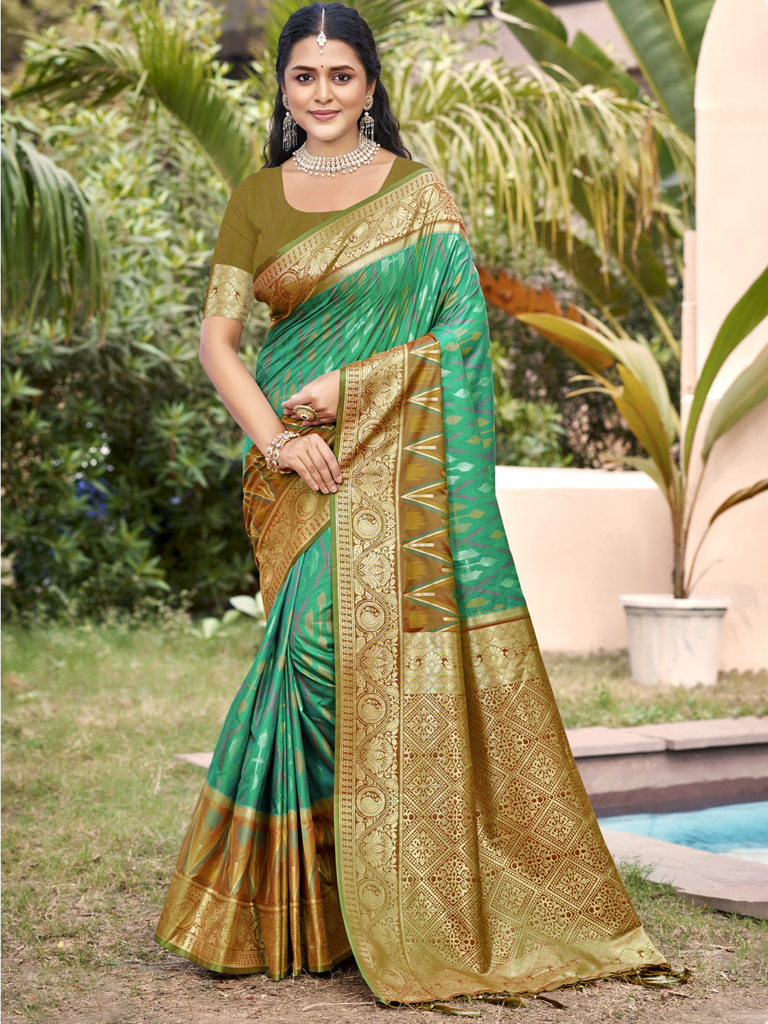 Emerald green woven saree with antique gold border and heavy jacquard pallu for women