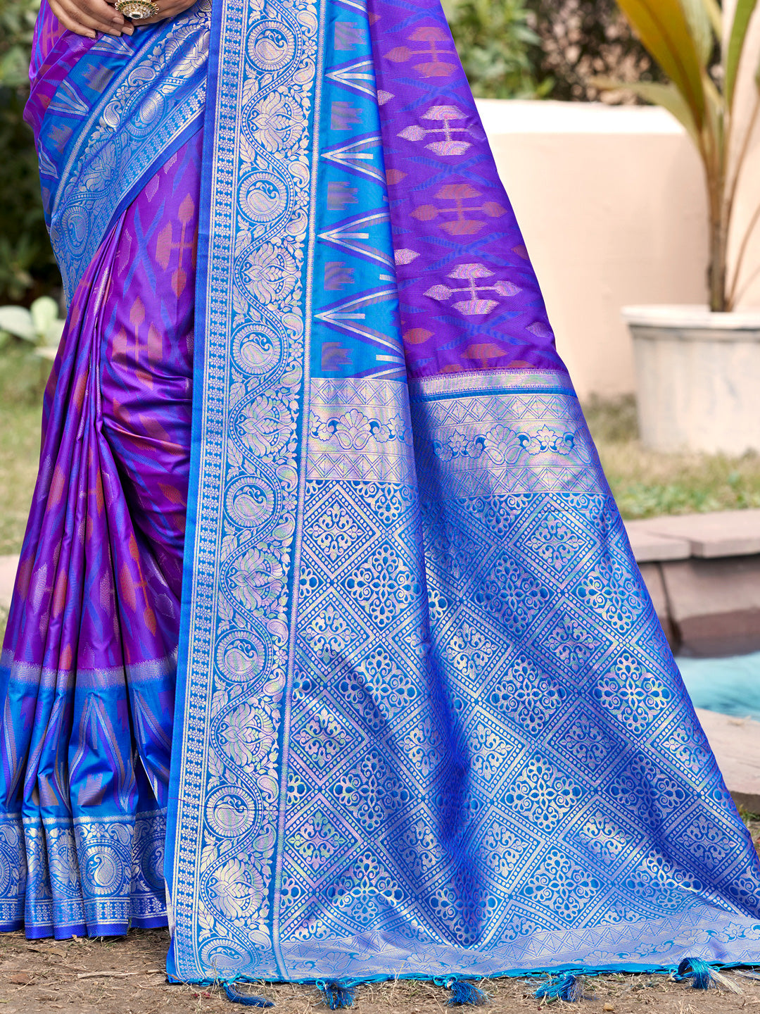 Royal purple woven saree with blue contrast border and heavy jacquard pallu for women