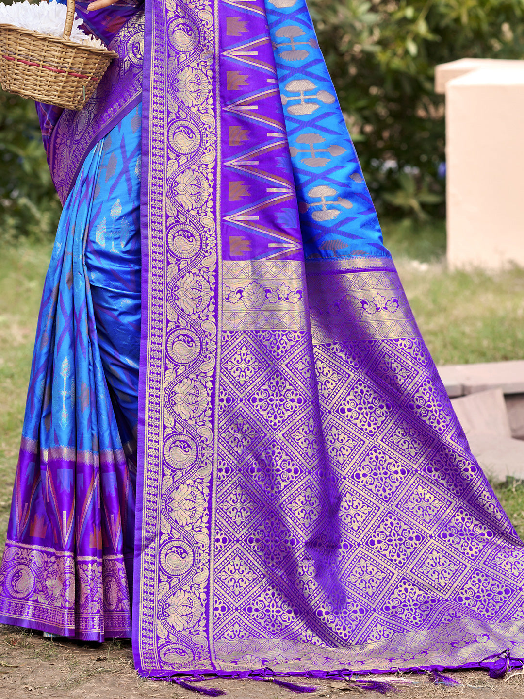 Royal blue woven saree for women with purple contrast border and heavy jacquard pallu