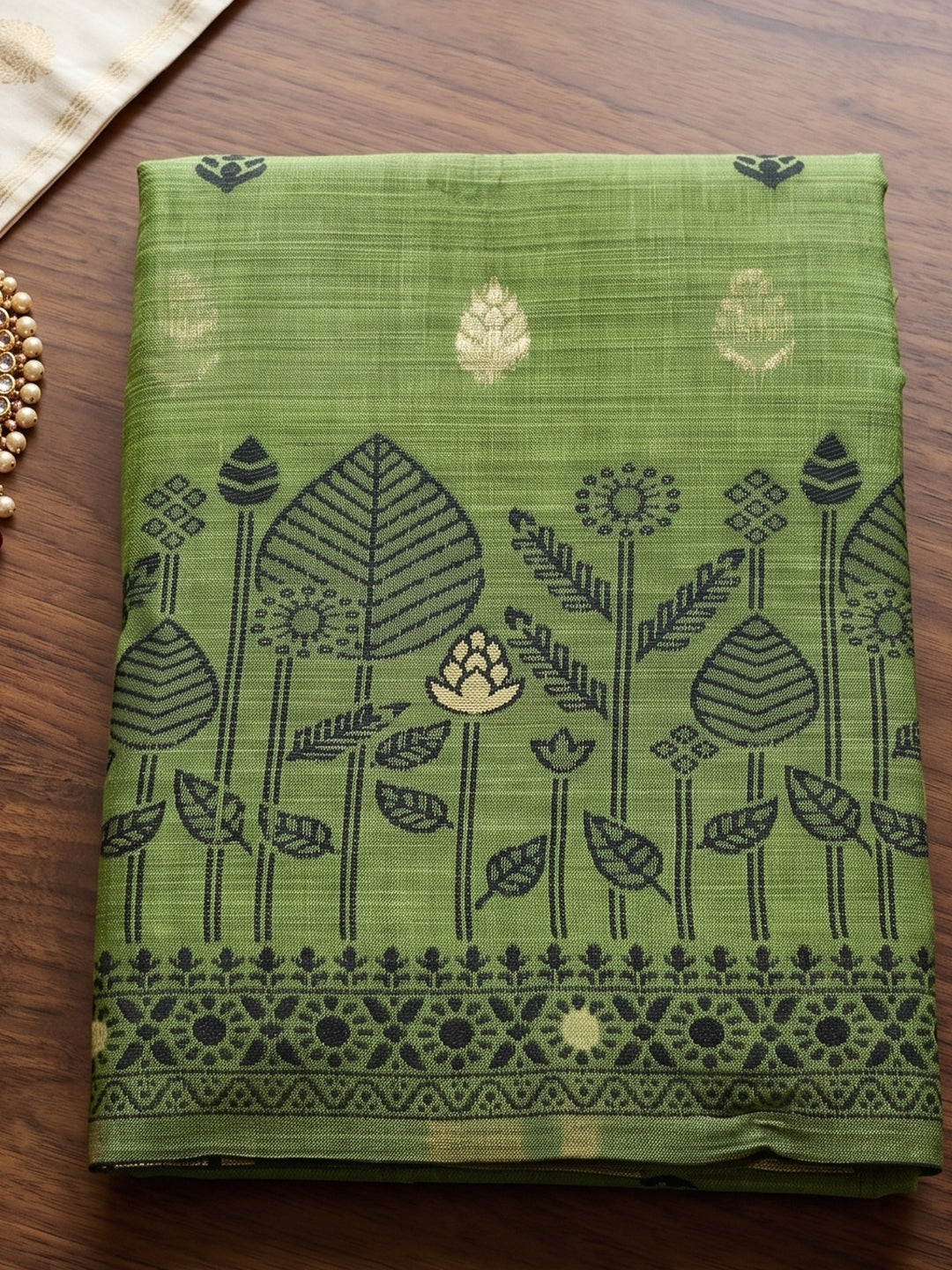 Sutriti Light Green Breathable Cotton Saree | Vibrant Party & Festive Ethnic Wear