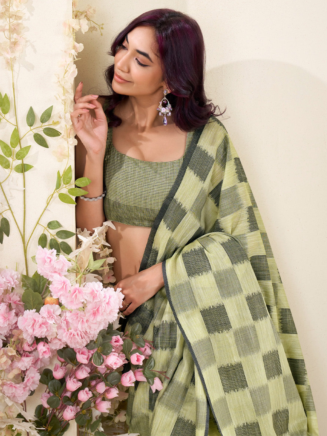 Sutriti Women Olive Green Checked Linen Saree with Floral Pallu