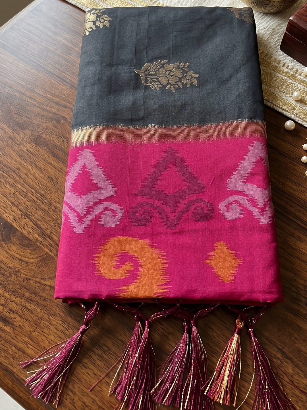 Sutriti Soft Silk Saree in Black & Rani Pink for Women Festive Wear