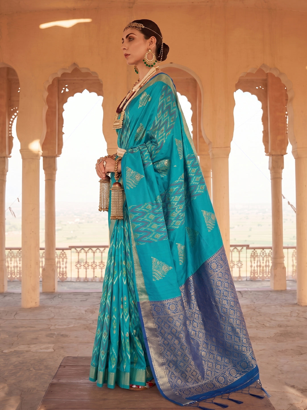 Sutriti Sky Blue Soft Silk Saree | Navy Contrast Border Traditional Wear For Women